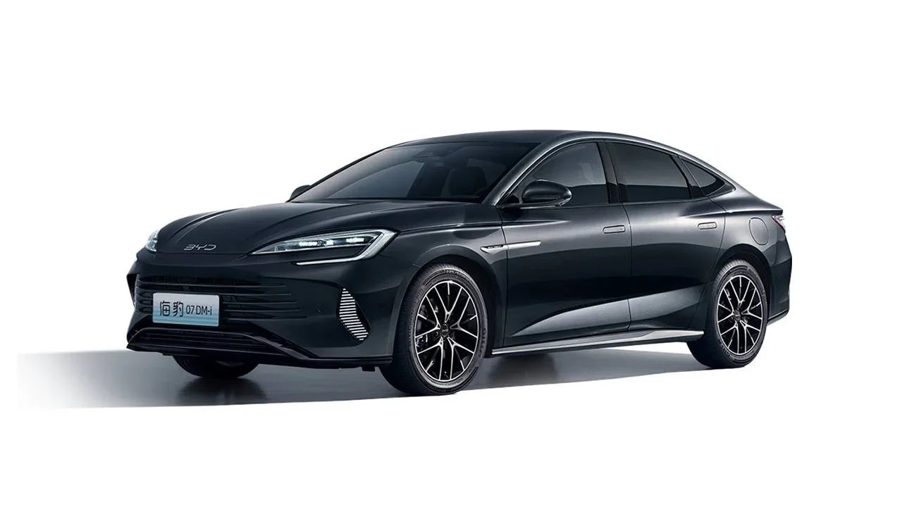 2025 BYD Seal 07 DM-i Mid-Size Plug-in Hybrid (PHEV) Sedan Obsidian Black - LUM Auto