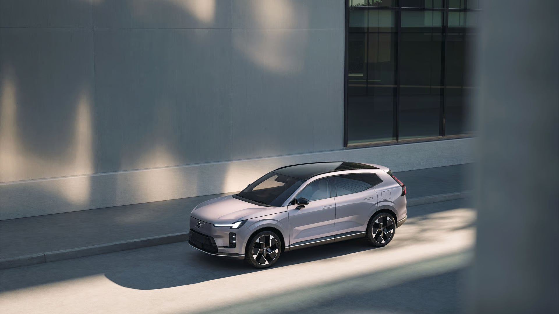 2026 Volvo XC70 Mid-Size Luxury Plug-in Hybrid SUV - LUM
