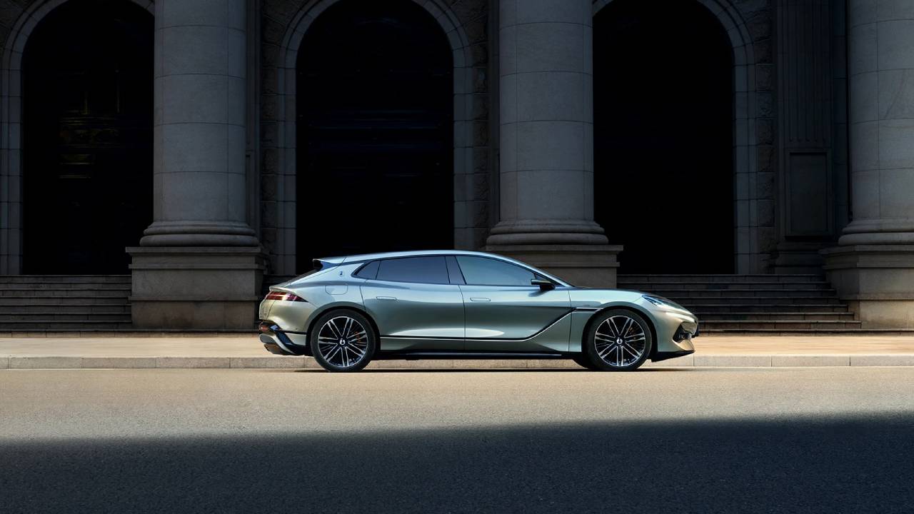 2024 Denza Z9 GT High-Performance Luxury Electric / Plug-in Hybrid Gra