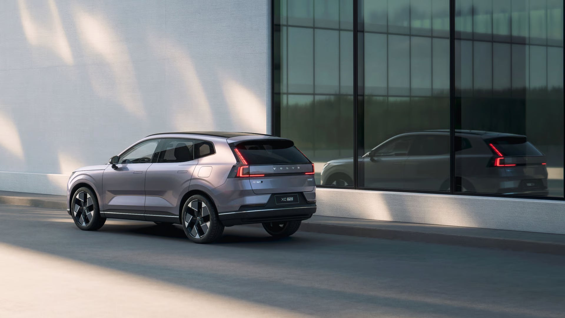 2026 Volvo XC70  Mid-Size Luxury Plug-in Hybrid SUV - LUM
