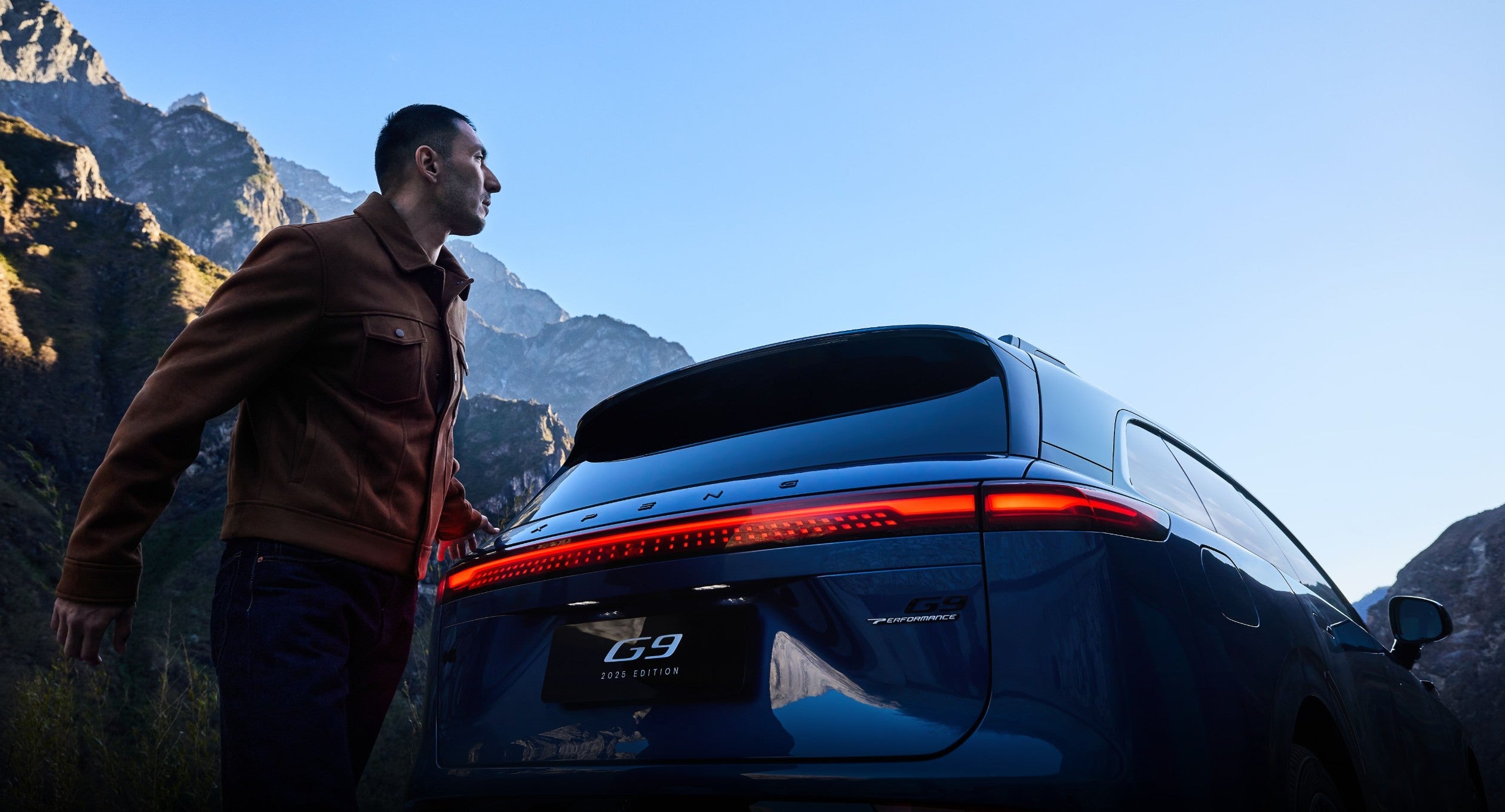 2025 XPeng G9 Mid-Size Luxury Electric SUV